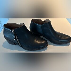 Vionic - Jolene-Black Ankle Booties